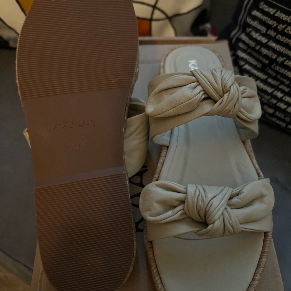 Kaanas Women's Tan Double Knot Sandals